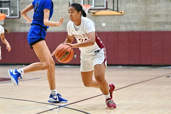 a South Medford Mission Hills girls basketball Oregon POA Holiday Classic December 30 2023 Leon Neuschwander 40